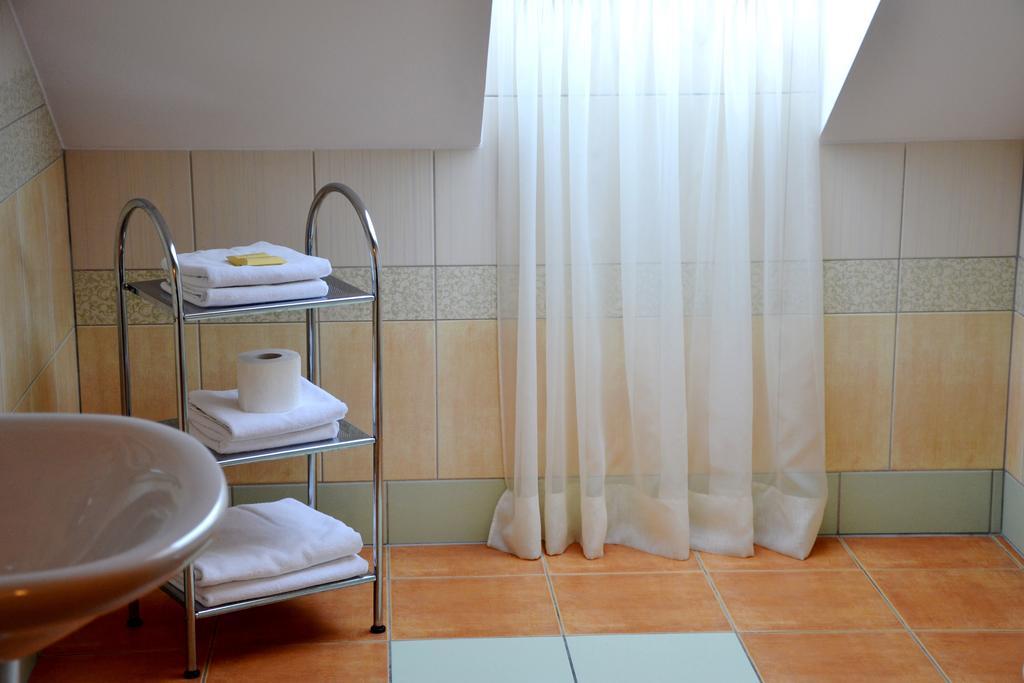 Hotel Nowodworski Legnica Chambre photo