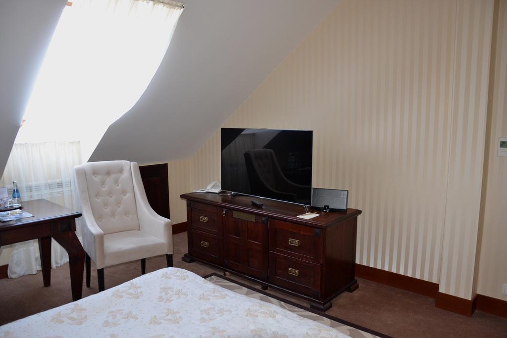 Hotel Nowodworski Legnica Chambre photo