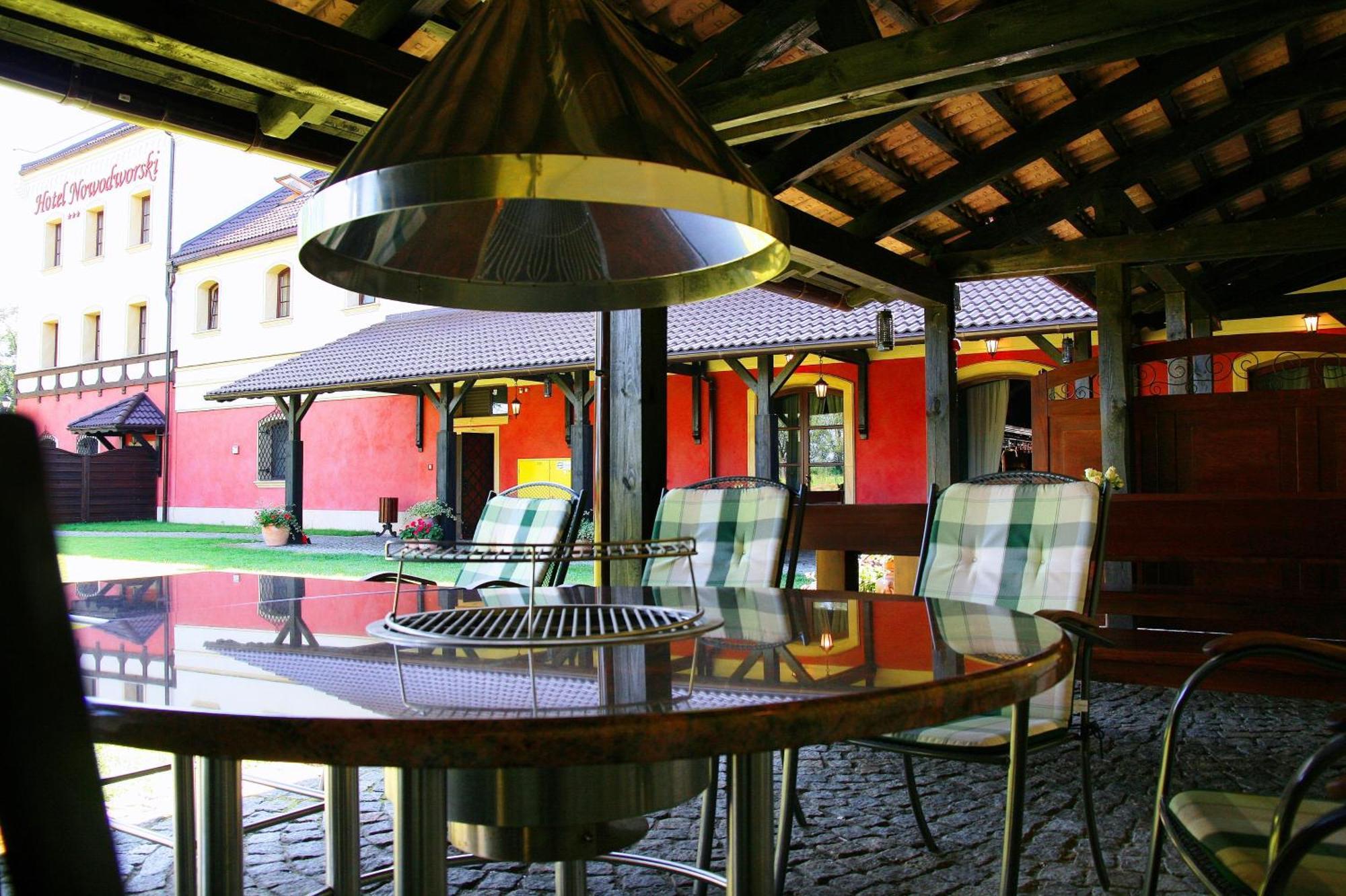 Hotel Nowodworski Legnica Extérieur photo