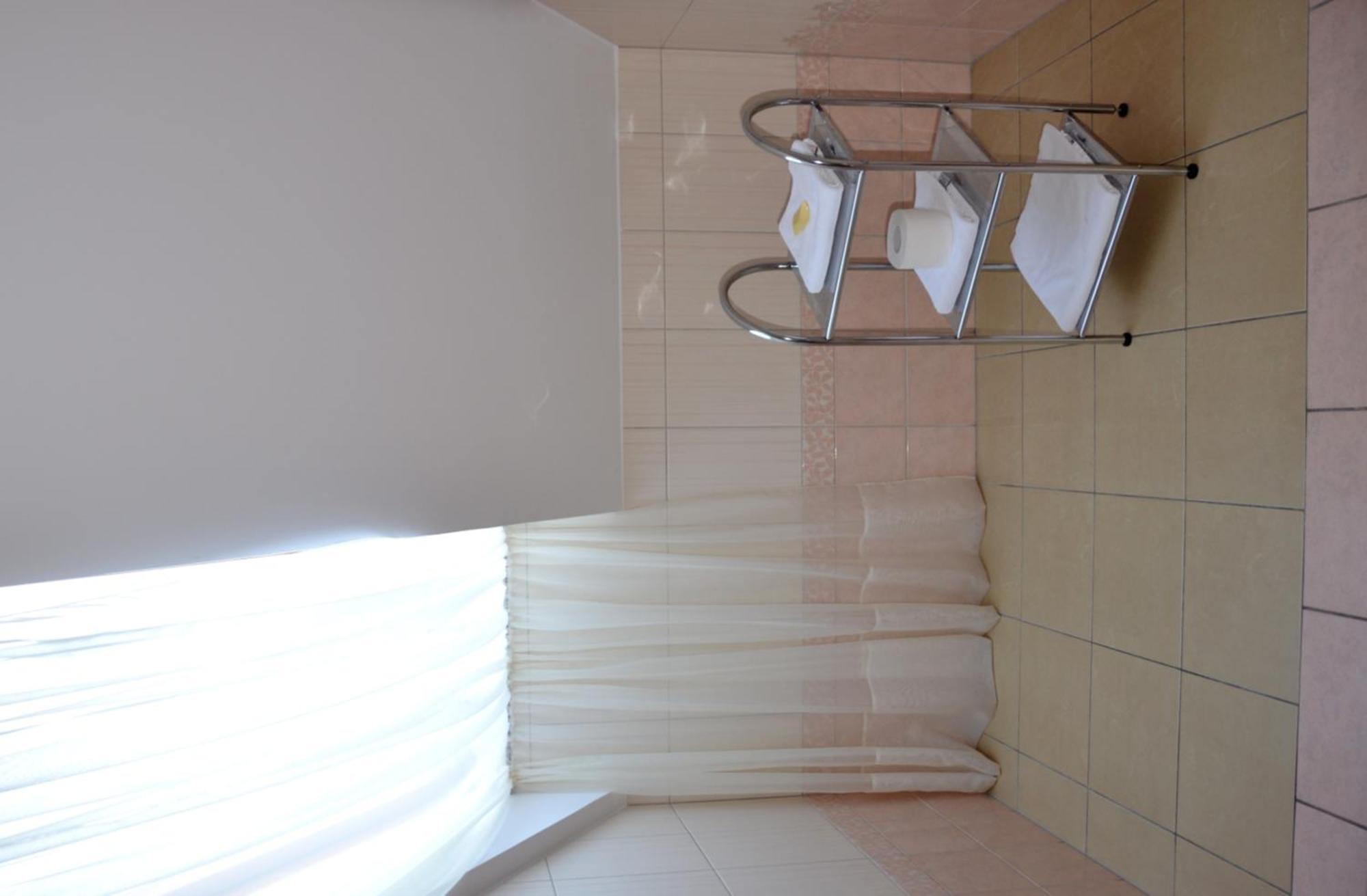 Hotel Nowodworski Legnica Chambre photo