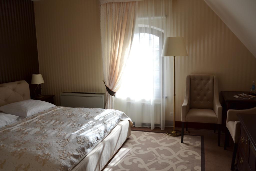 Hotel Nowodworski Legnica Extérieur photo