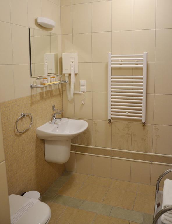 Hotel Nowodworski Legnica Extérieur photo