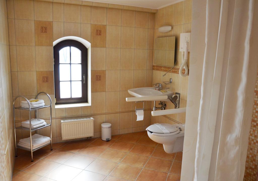 Hotel Nowodworski Legnica Extérieur photo