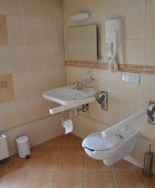 Hotel Nowodworski Legnica Extérieur photo