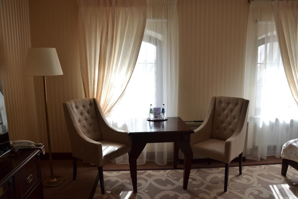 Hotel Nowodworski Legnica Extérieur photo