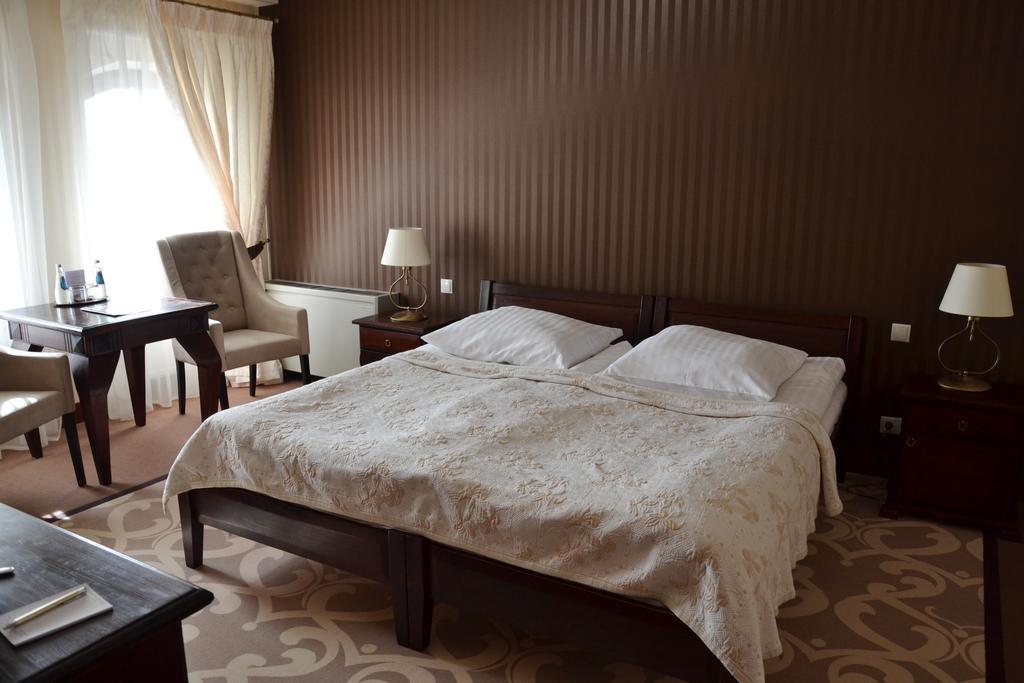 Hotel Nowodworski Legnica Extérieur photo