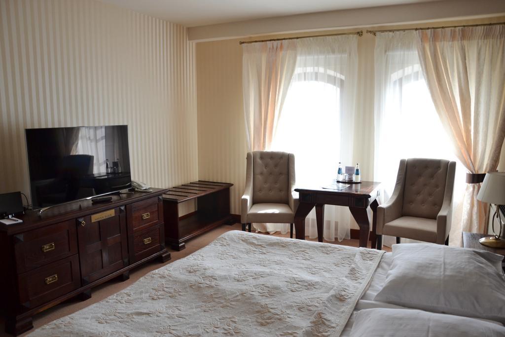 Hotel Nowodworski Legnica Extérieur photo