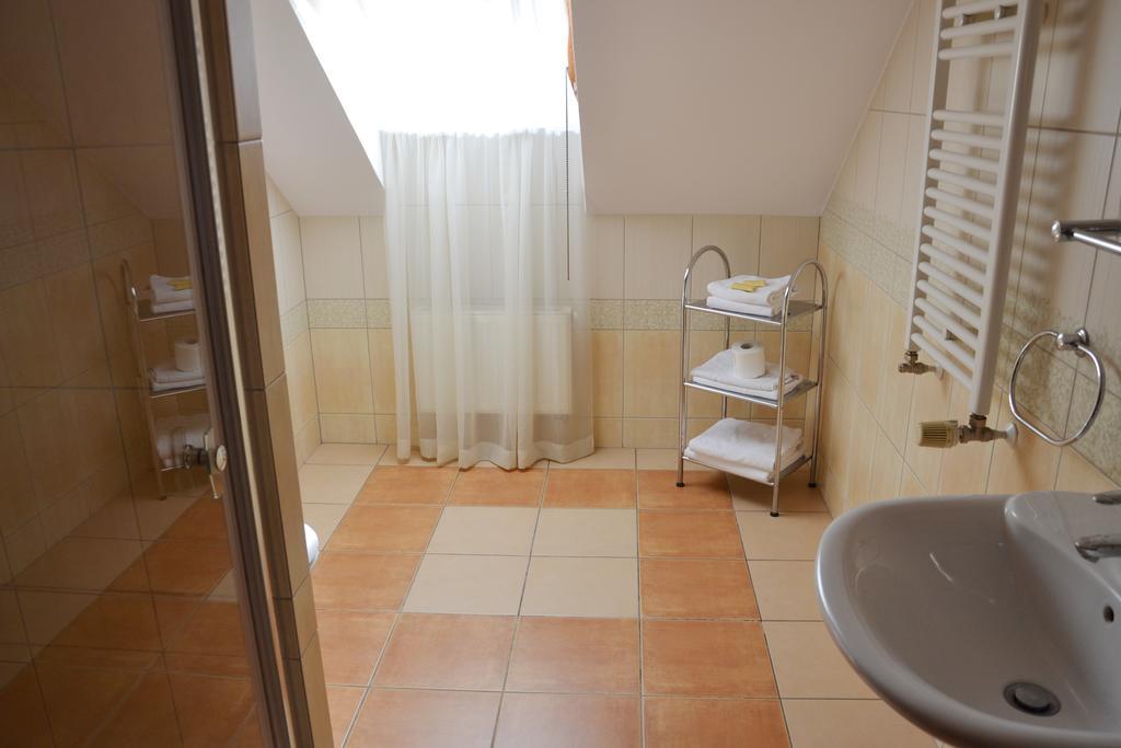 Hotel Nowodworski Legnica Extérieur photo