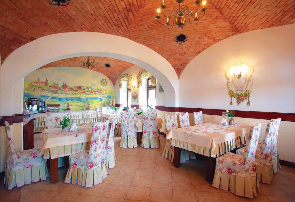 Hotel Nowodworski Legnica Extérieur photo